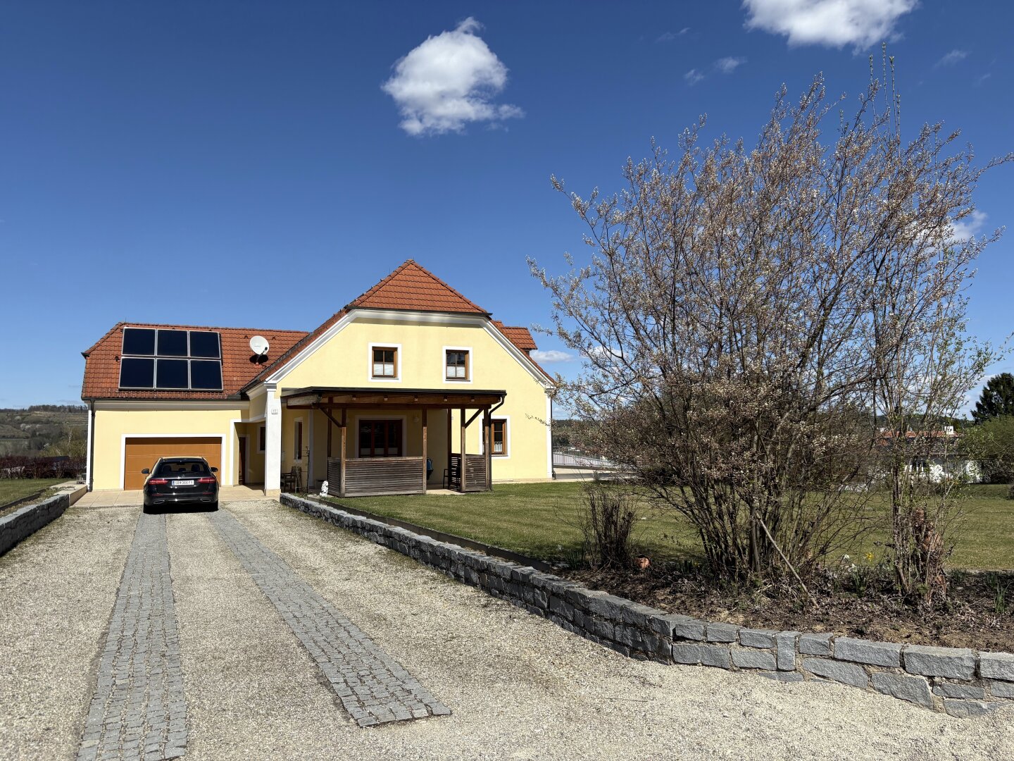 Traditionsweingut Kamptal | 8,5 ha Spitzenlagen | Seit 1776 | Moderner Edelstahlkeller | Elsarn im Straßertal, NÖ