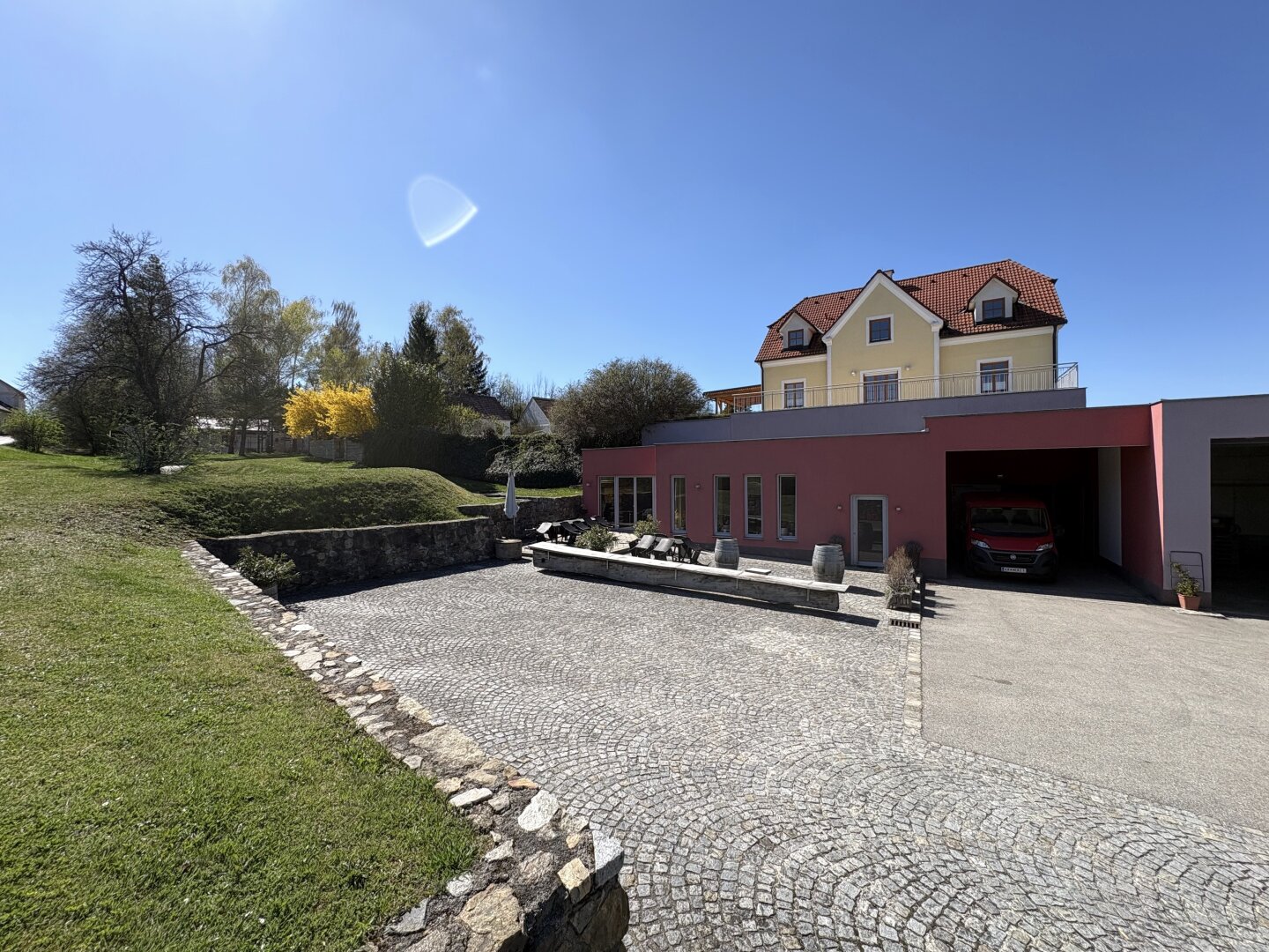 Traditionsweingut Kamptal | 8,5 ha Spitzenlagen | Seit 1776 | Moderner Edelstahlkeller | Elsarn im Straßertal, NÖ