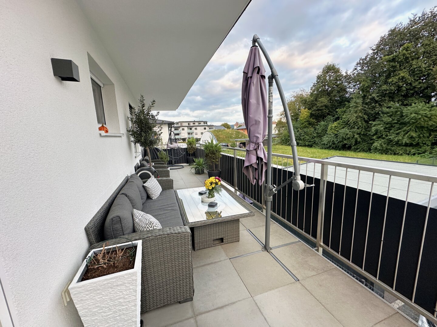 Moderne 4-Zimmer-Wohnung mit Balkon– Ihr neues Zuhause wartet!💼🏗️