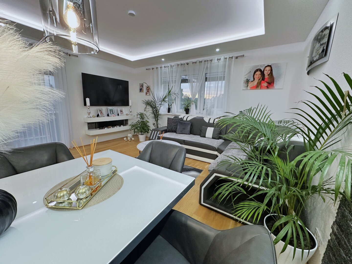 Moderne 4-Zimmer-Wohnung mit Balkon– Ihr neues Zuhause wartet!💼🏗️