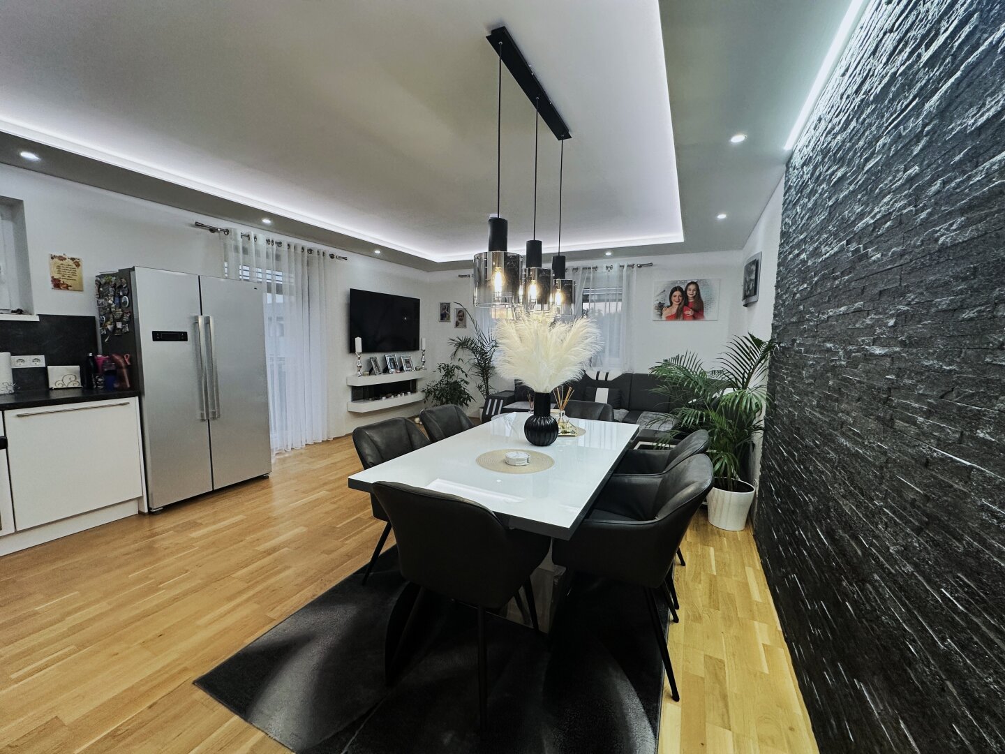 Moderne 4-Zimmer-Wohnung mit Balkon– Ihr neues Zuhause wartet!💼🏗️