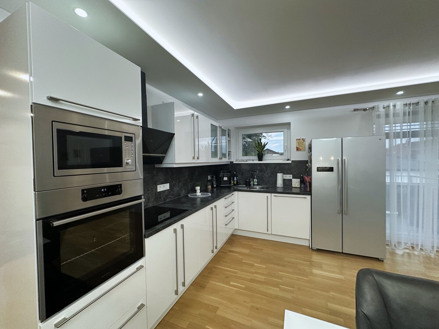 Moderne 4-Zimmer-Wohnung mit Balkon– Ihr neues Zuhause wartet!💼🏗️