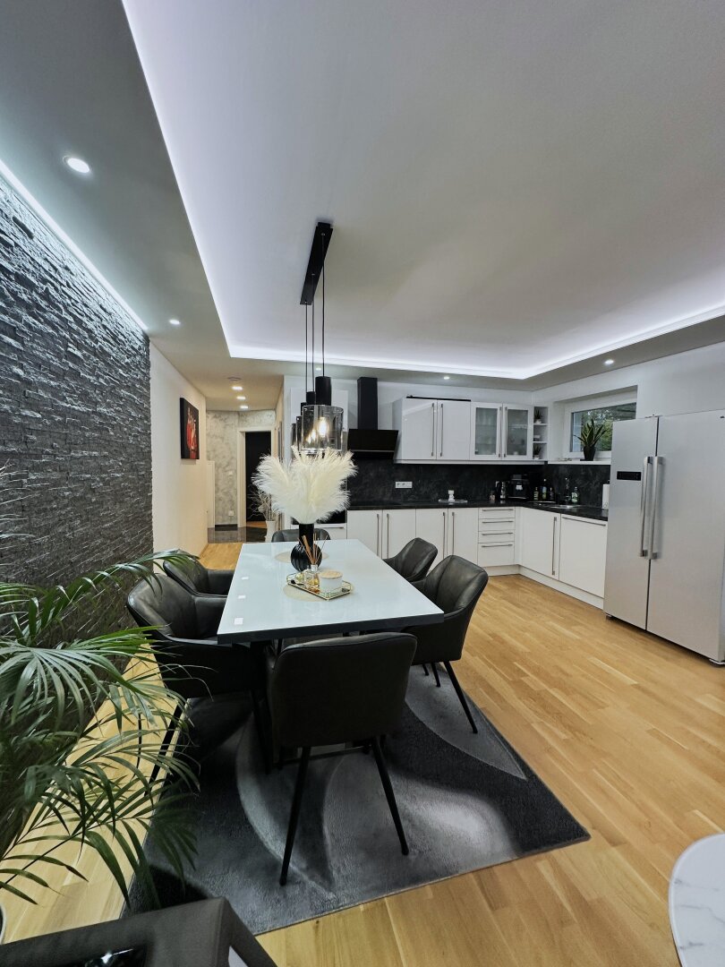 Moderne 4-Zimmer-Wohnung mit Balkon– Ihr neues Zuhause wartet!💼🏗️