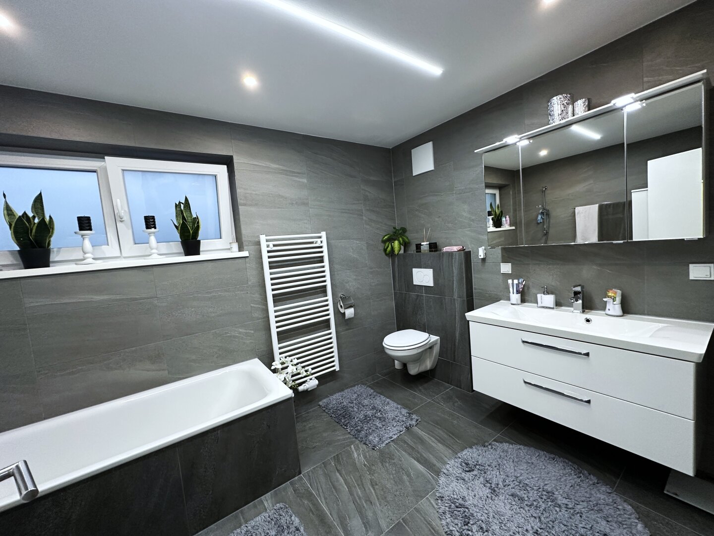Moderne 4-Zimmer-Wohnung mit Balkon– Ihr neues Zuhause wartet!💼🏗️