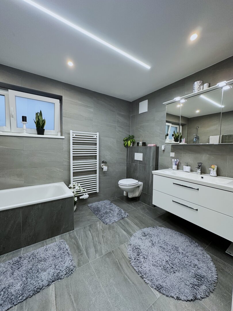 Moderne 4-Zimmer-Wohnung mit Balkon– Ihr neues Zuhause wartet!💼🏗️