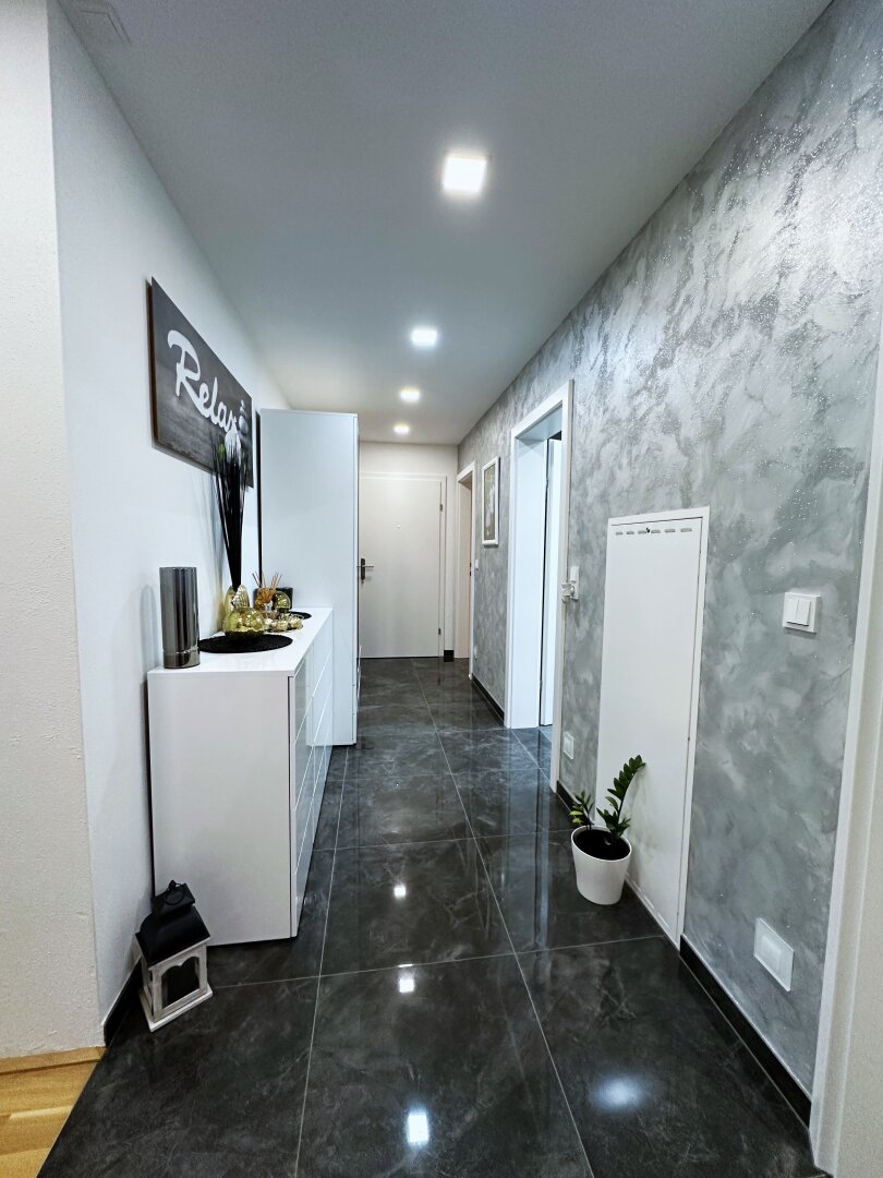 Moderne 4-Zimmer-Wohnung mit Balkon– Ihr neues Zuhause wartet!💼🏗️