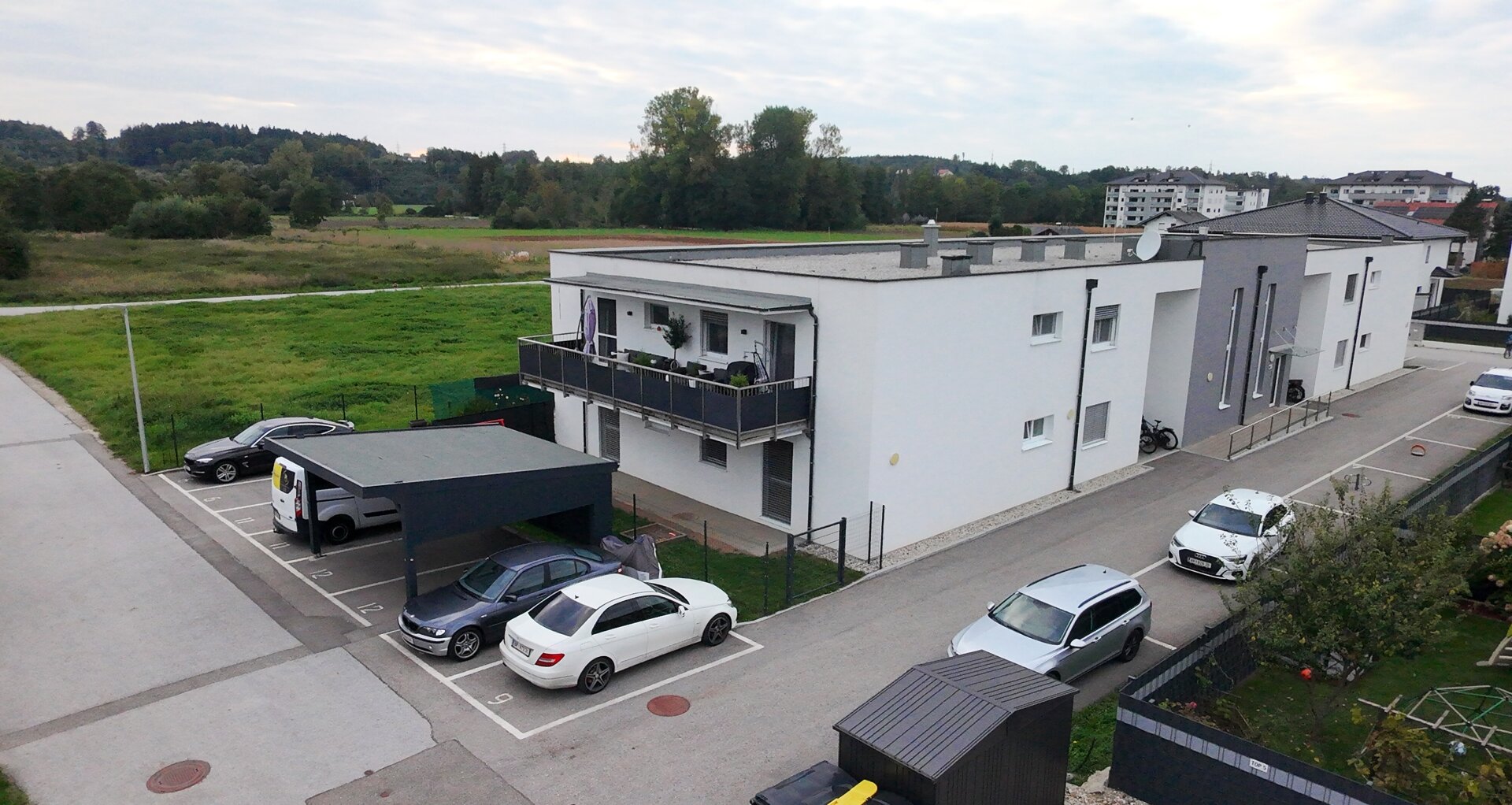 Moderne 4-Zimmer-Wohnung mit Balkon– Ihr neues Zuhause wartet!💼🏗️