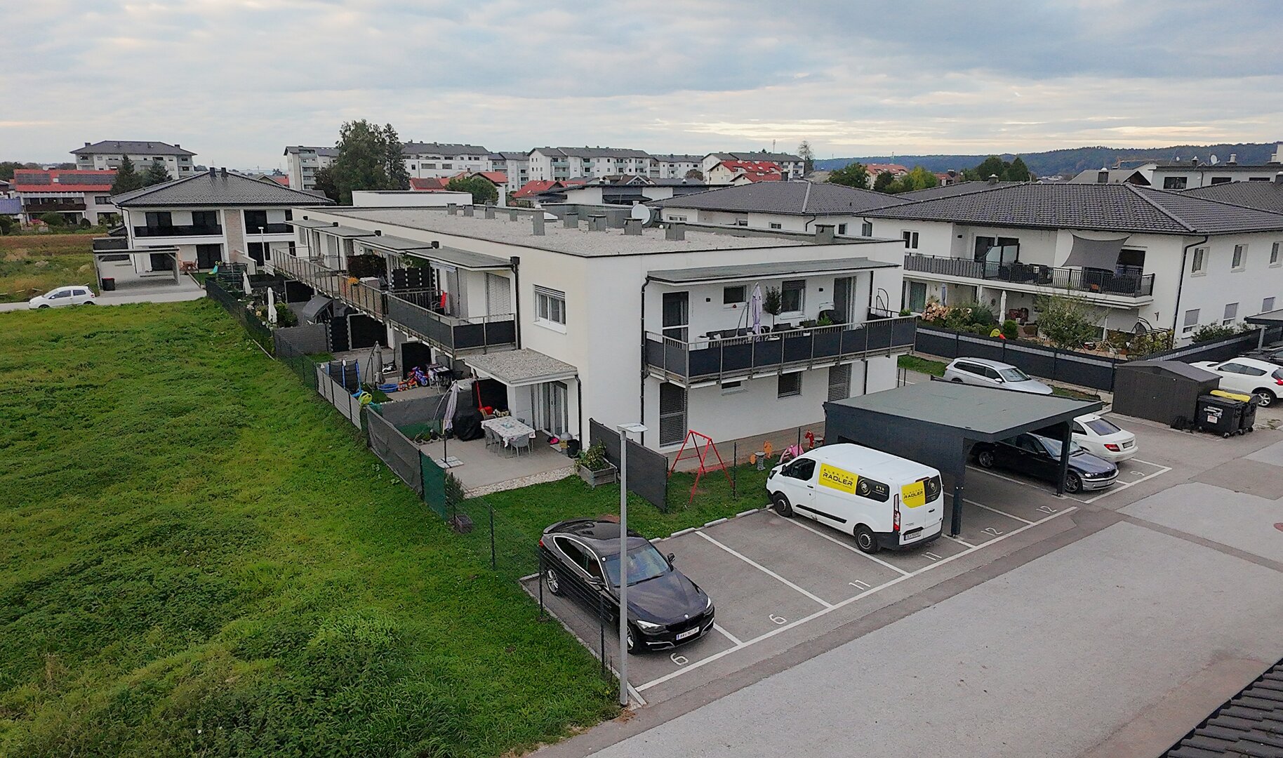 Moderne 4-Zimmer-Wohnung mit Balkon– Ihr neues Zuhause wartet!💼🏗️