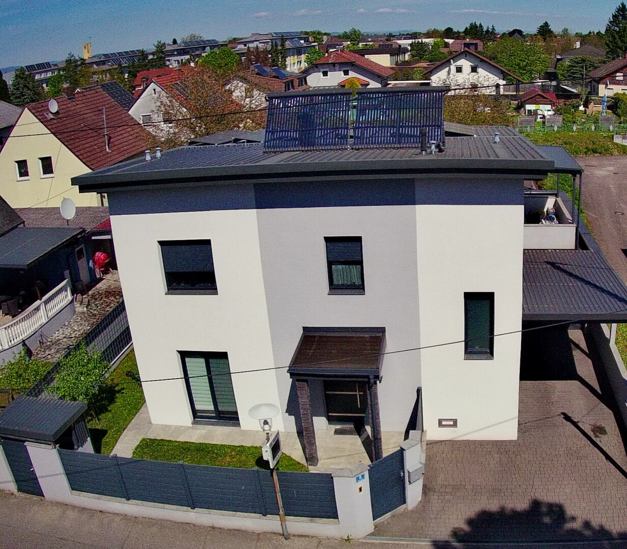 Modernes Zweifamilienhaus in Top-Zentrumslage von Marchtrenk