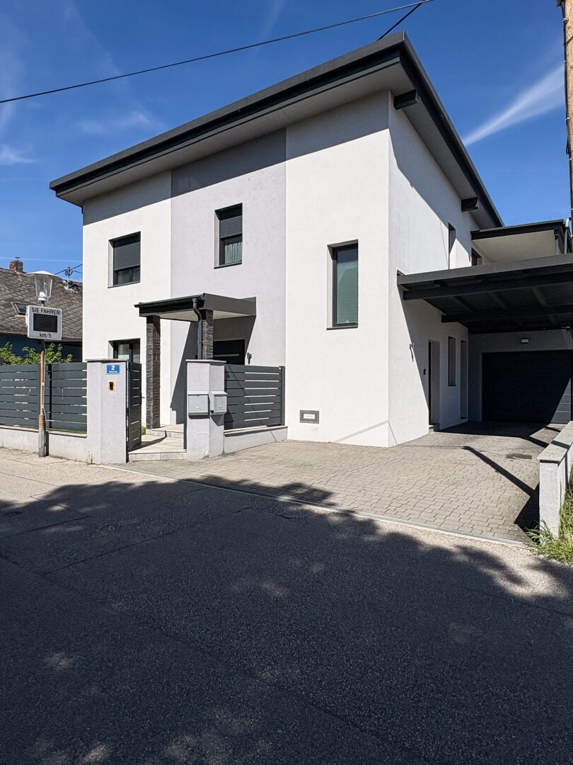 Modernes Zweifamilienhaus in Top-Zentrumslage von Marchtrenk