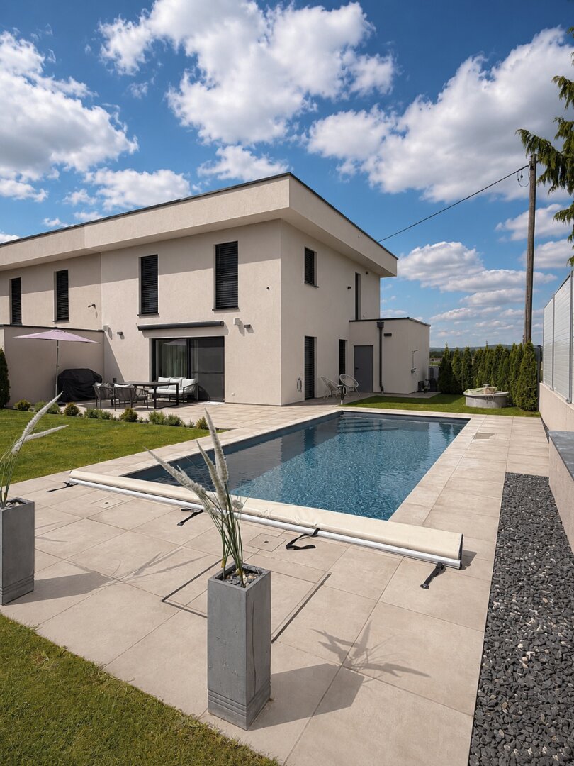 Luxuriöse Doppelhaushälfte mit Pool, Smart Home & Premium-Ausstattung in  Alkoven
