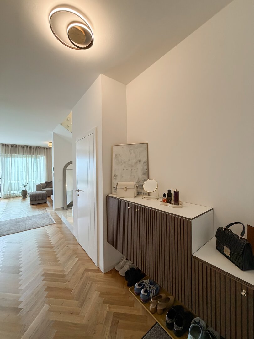 Luxuriöse Doppelhaushälfte mit Pool, Smart Home & Premium-Ausstattung in  Alkoven