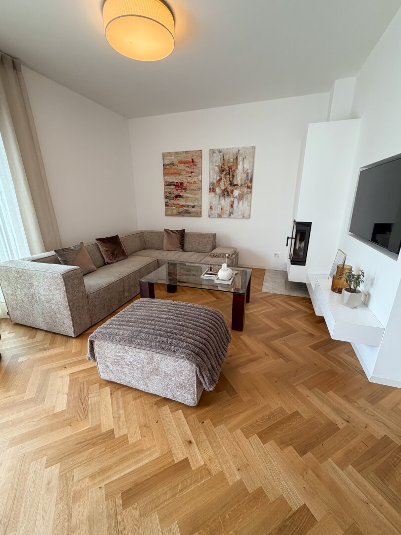 Luxuriöse Doppelhaushälfte mit Pool, Smart Home & Premium-Ausstattung in  Alkoven