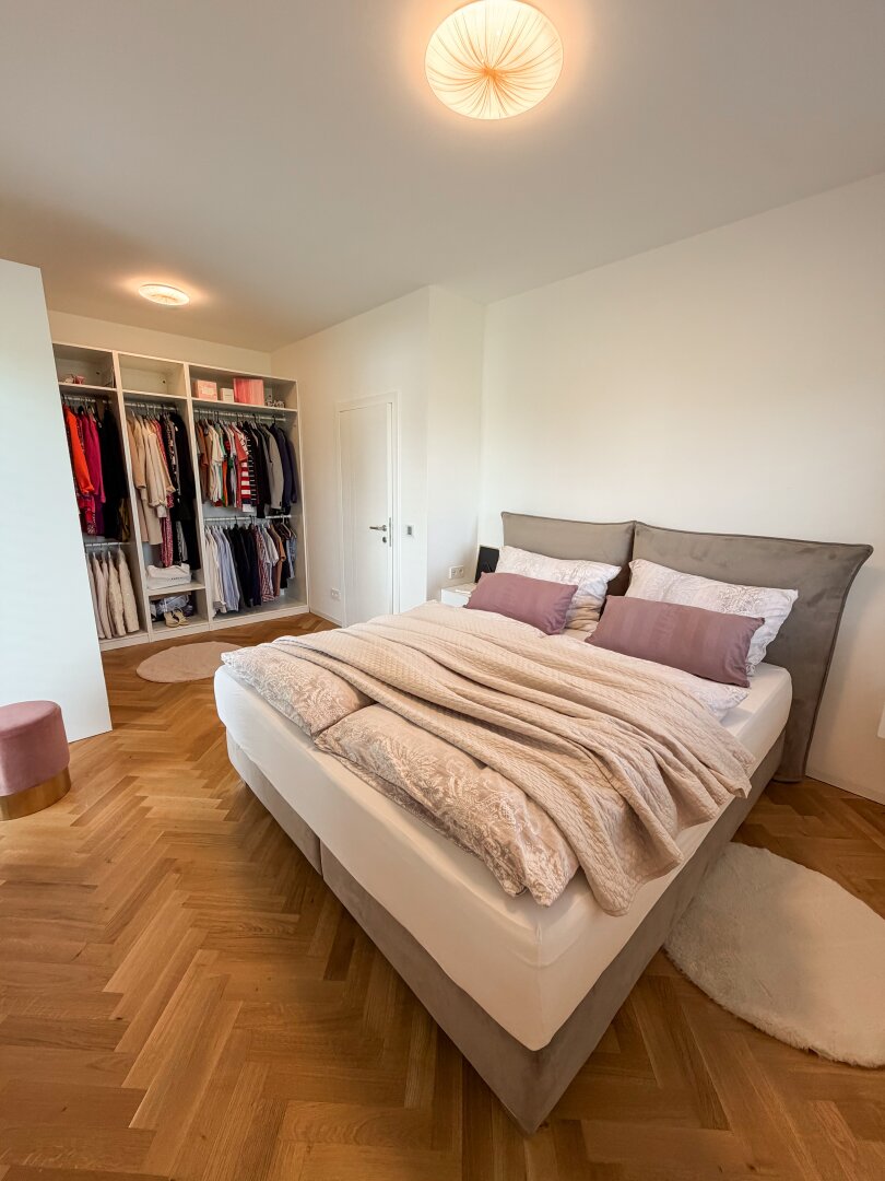 Luxuriöse Doppelhaushälfte mit Pool, Smart Home & Premium-Ausstattung in  Alkoven