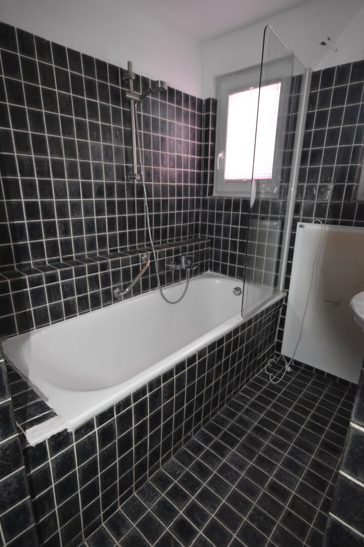 Badezimmer - Sanierungsbedürftiger Altbestand in bester Lage Kauf Aigen Salzburg