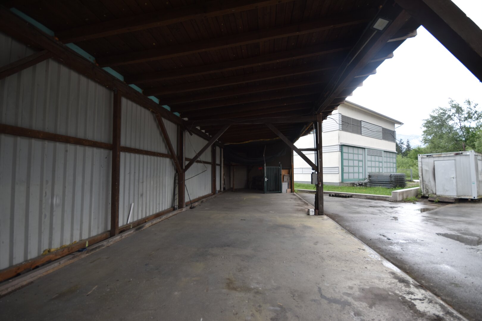 Ansicht - Lagerplatz mit großem Carport und Bürocontainer Pacht Elsbethen Salzburg