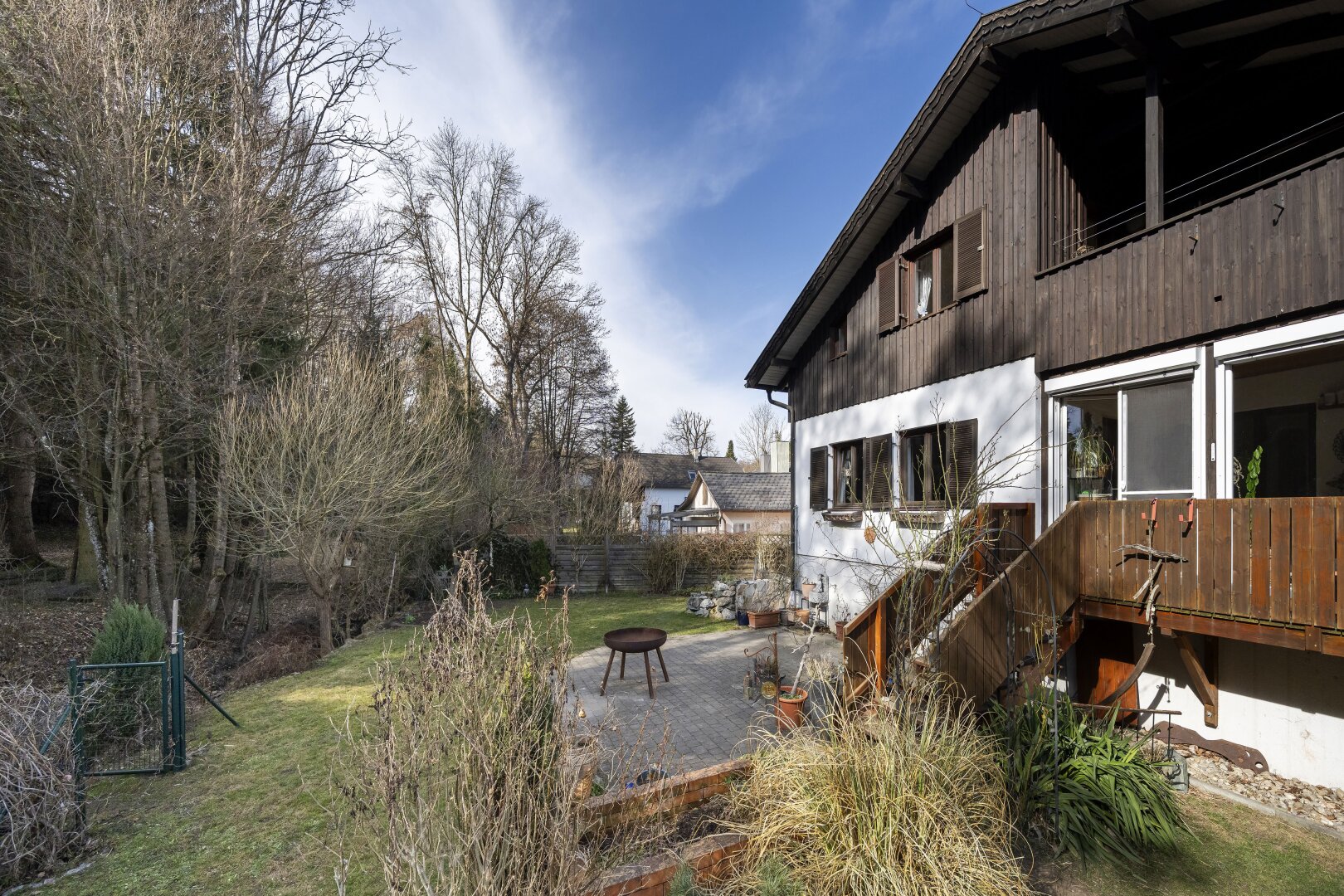 Haus und Wald