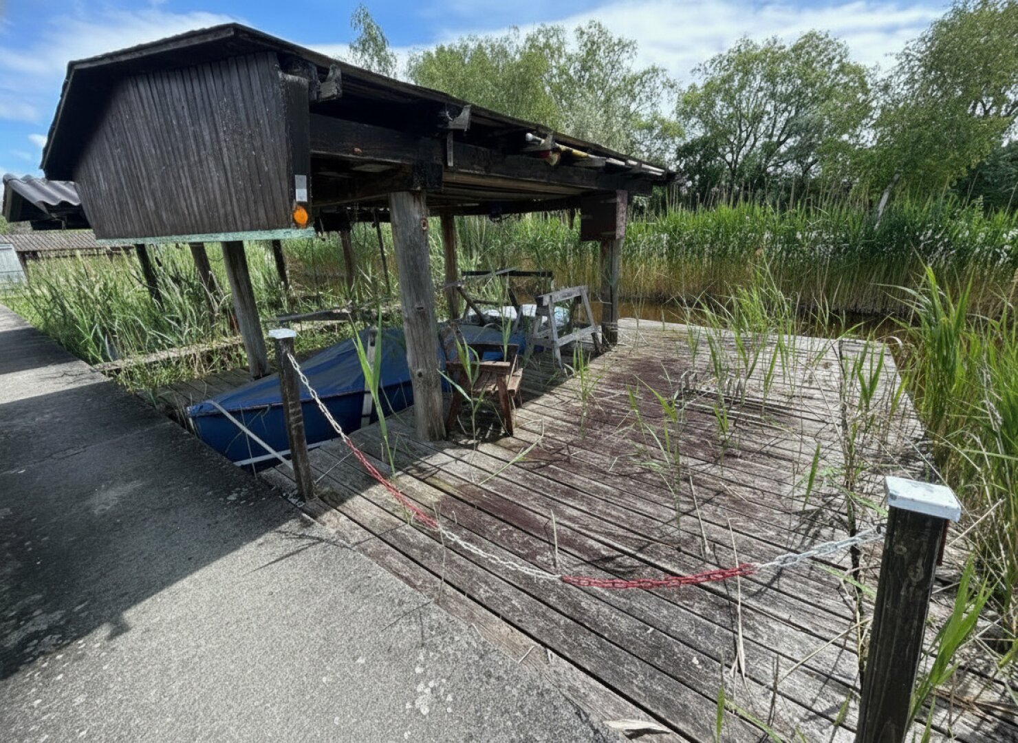2 Bootsplätze und 1 E-Boot