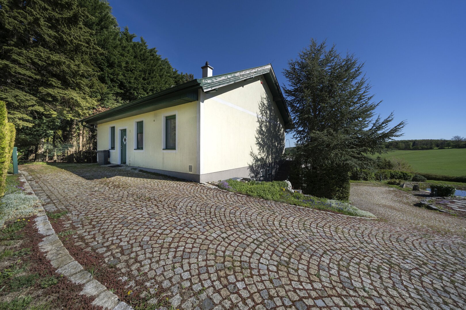 Haus u Zufahrt am Eigengrund