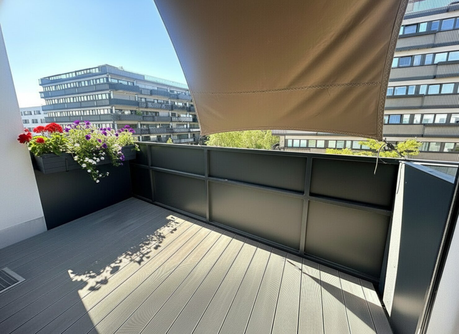 ++ Sonnige Loggia! Neuwertige 2‑Zimmer‑Wohnung mit TG in Ruhelage – U6 in Gehweite I MB IMMOBILIEN ++