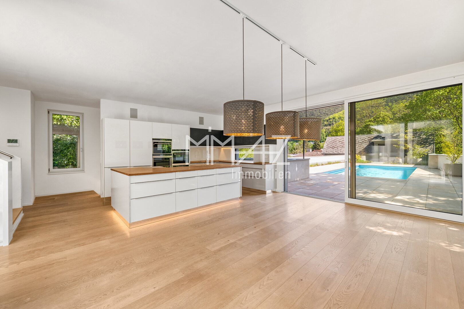 Küche mit Ausgang Terrasse