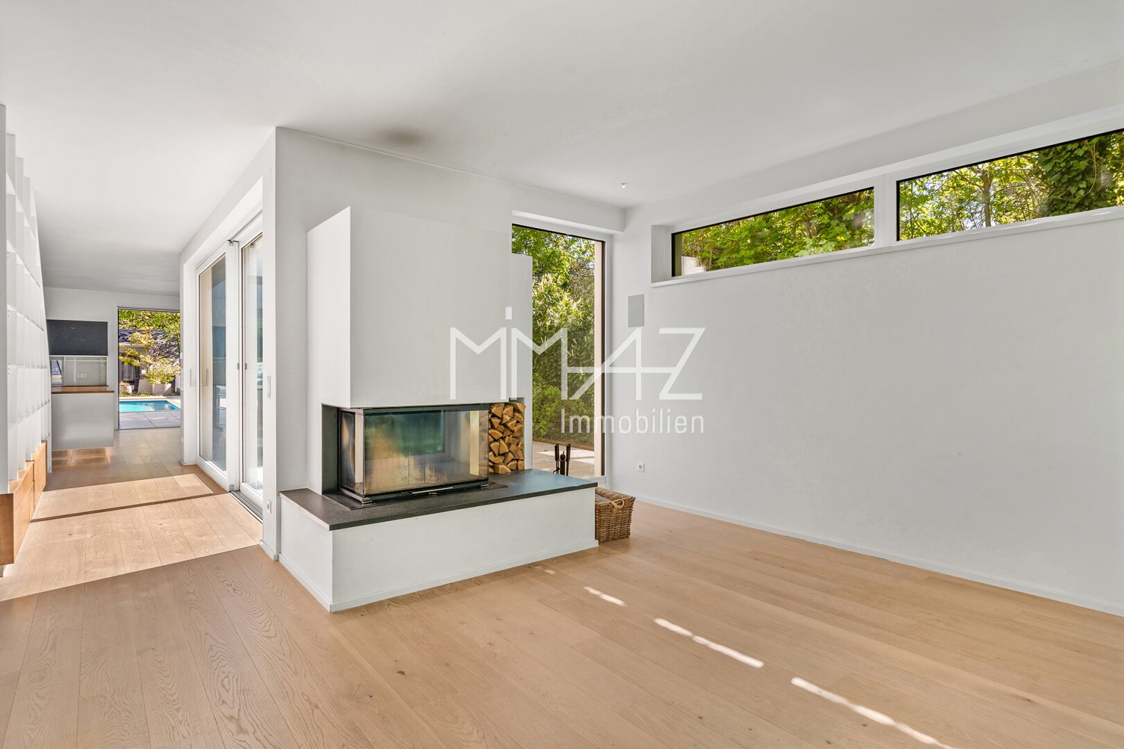 Wohnzimmer mit Kamin