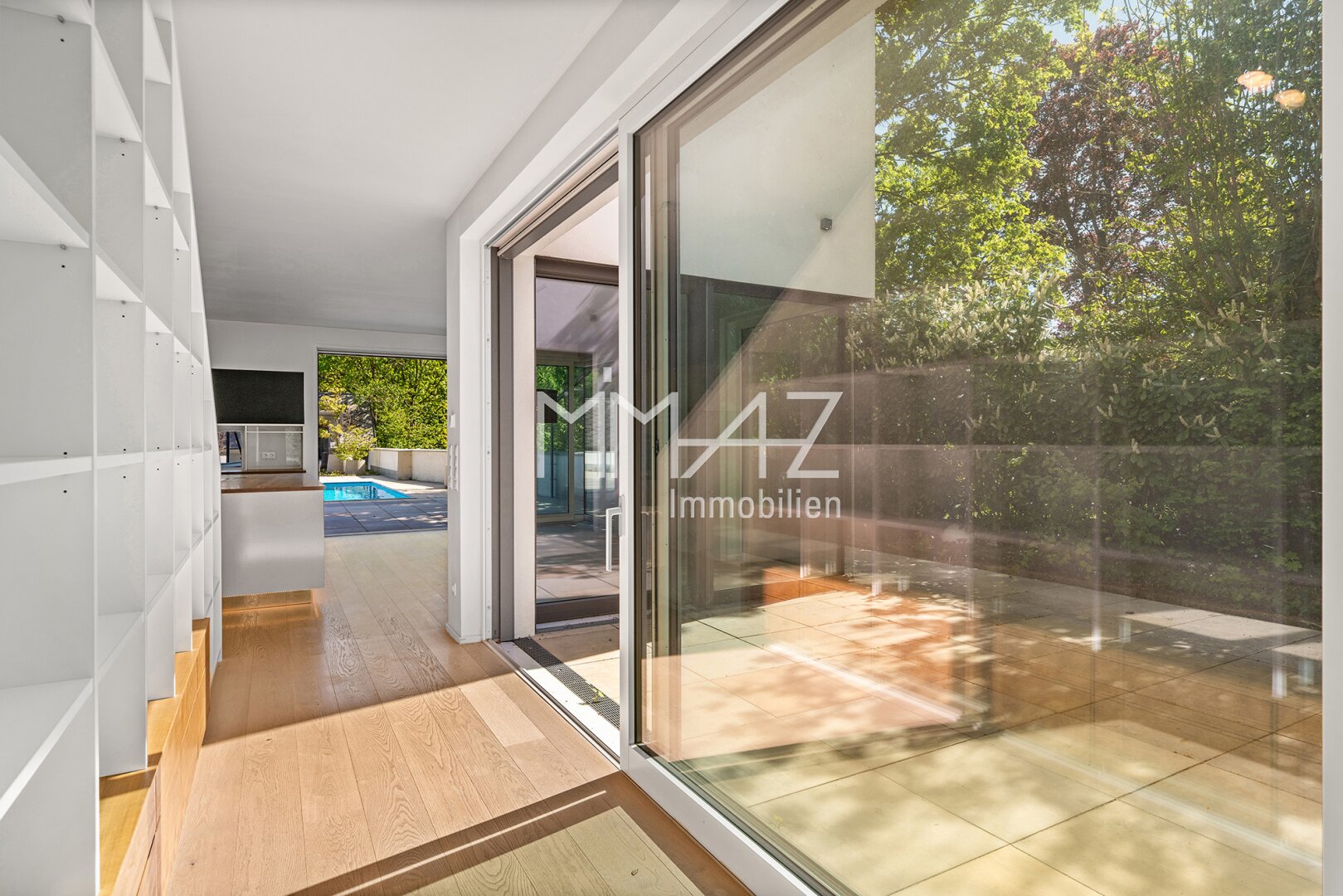 Blick in Küche und Atrium