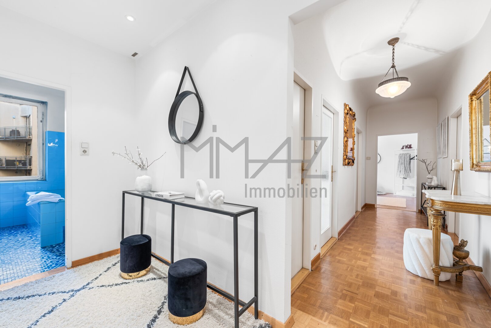 Flur mit Badezimmer