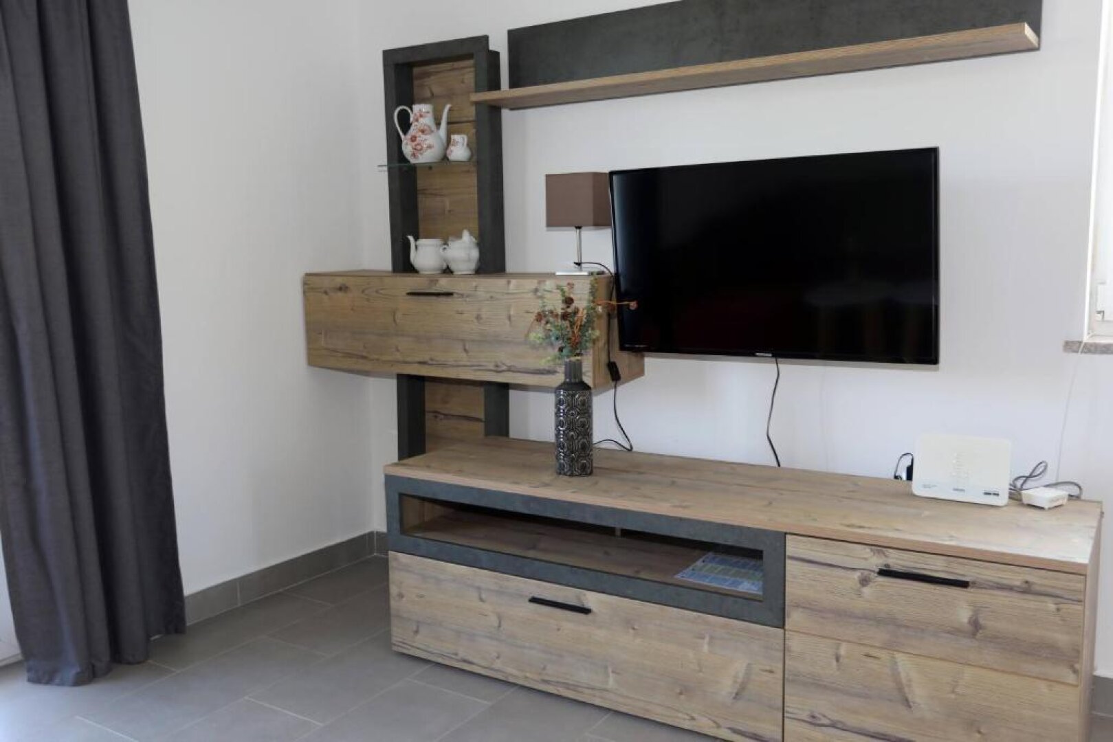 Mediterraner Wohnraum in Pula : Moderne 4 Zimmer - Wohnung- mit Privat- Pool , Garten& Grillecke