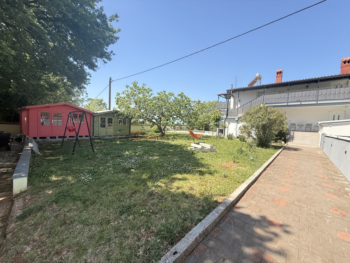 Mediterraner Wohnraum in Pula : Moderne 4 Zimmer - Wohnung- mit Privat- Pool , Garten& Grillecke