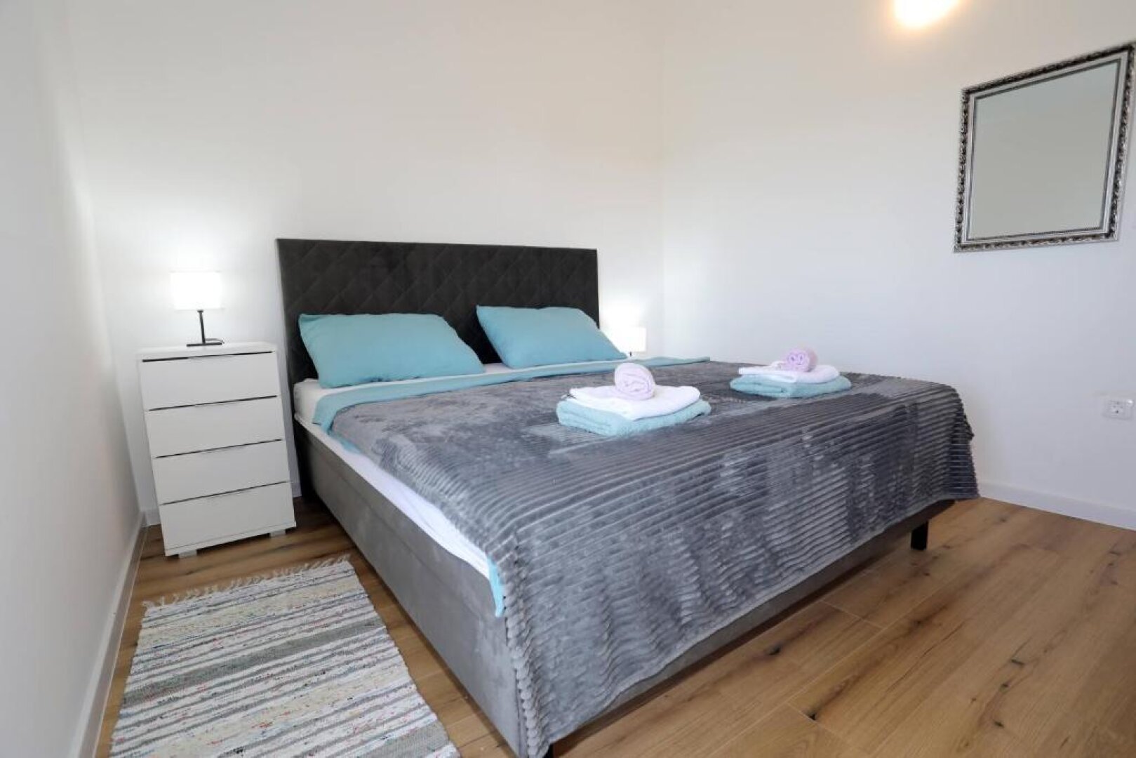 Mediterraner Wohnraum in Pula : Moderne 4 Zimmer - Wohnung- mit Privat- Pool , Garten& Grillecke