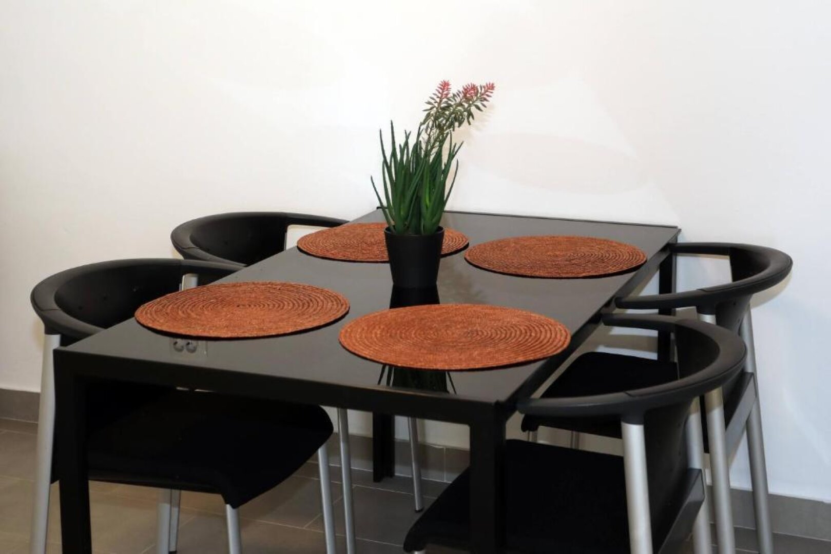 Exklusives Neubau-Apartmenthaus mit 5 Wohneinheiten
