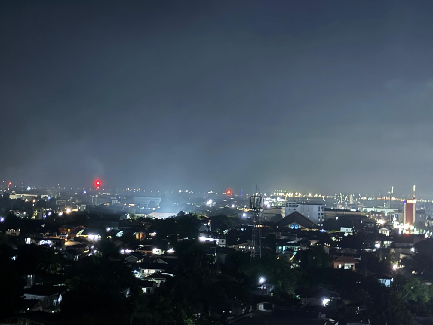 Schöne Wohnung als Kapitalanlage in Lapu-Lapu City zu verkaufen – mit Pool, Fitnessraum & sensationellem Meerblick