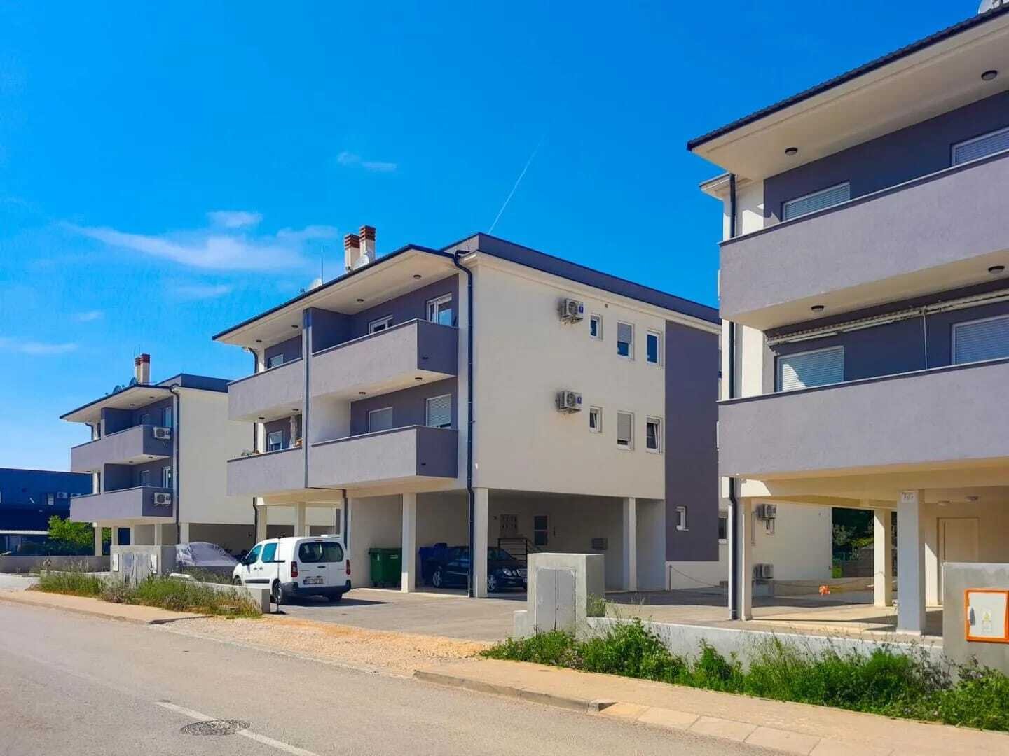 Moderne Neubauwohnung in Meeresnähe