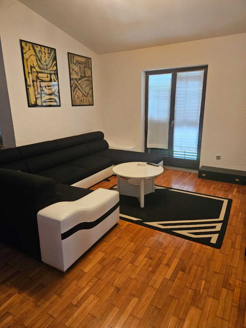 Möblierte Wohnung im Zweifamilienhaus