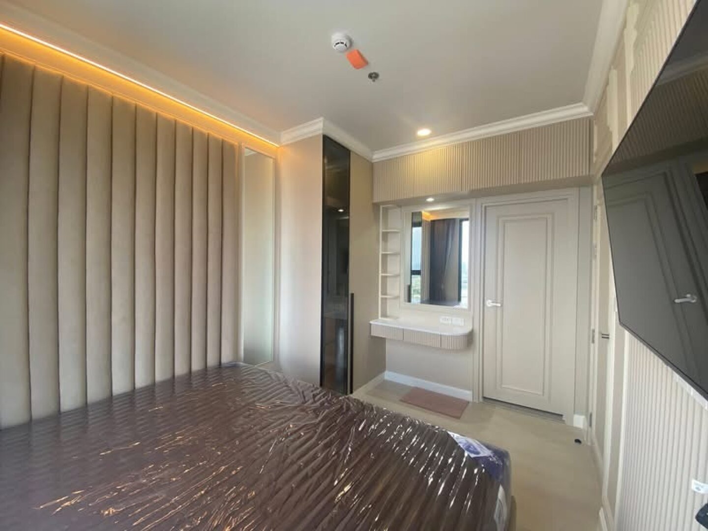 Exklusive Wohnung mit Möbel im 30. Stock in Bangkok zu verkaufen mit Pool