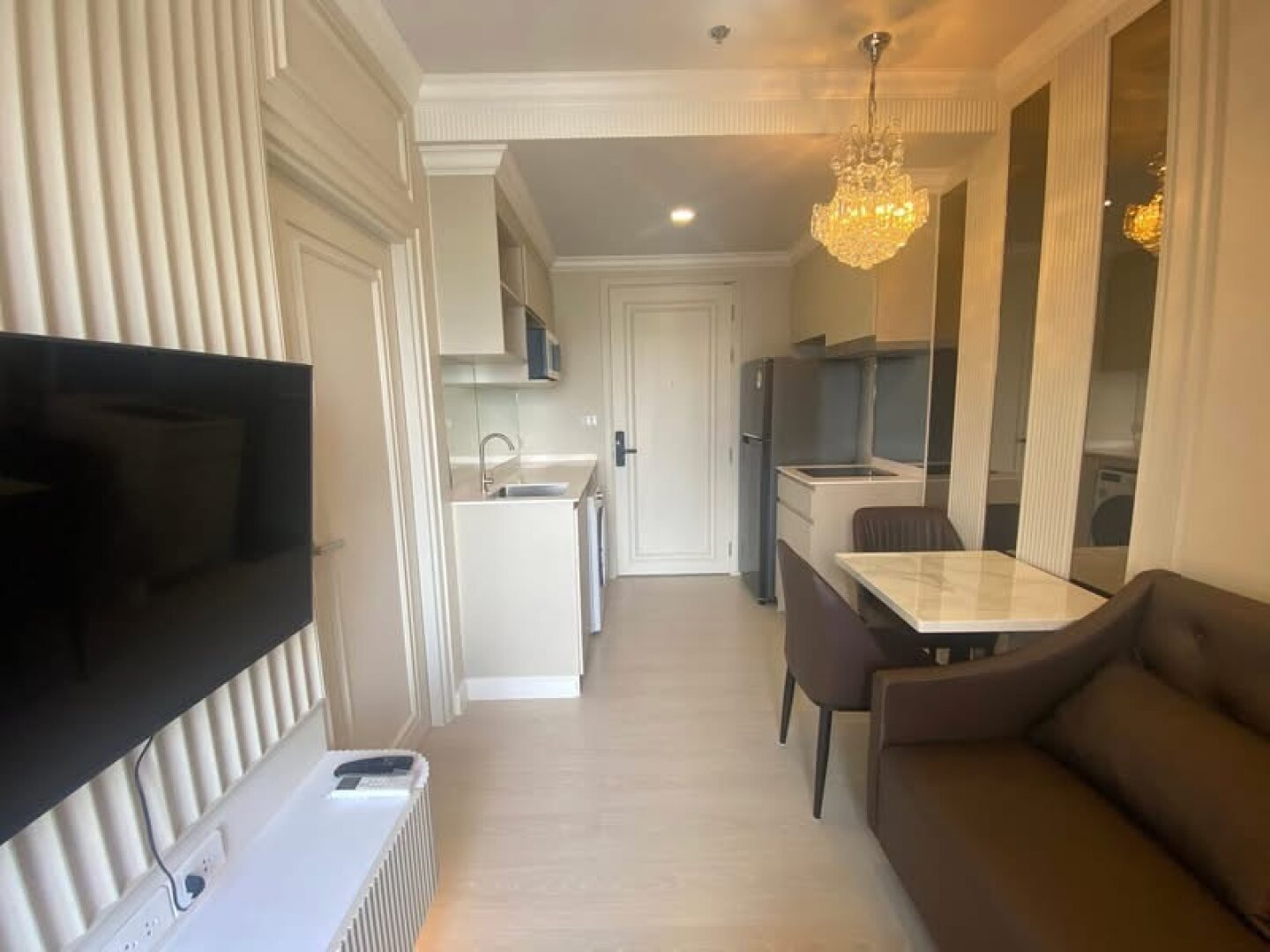 Exklusive Wohnung mit Möbel im 30. Stock in Bangkok zu verkaufen mit Pool