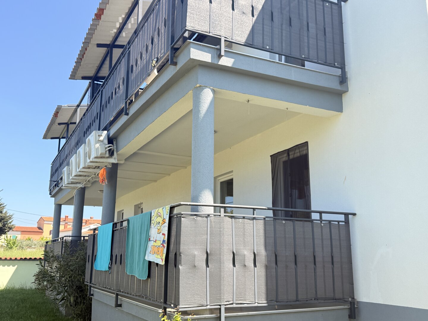 Wunderschöner-Mediterraner Wohnraum in Pula : Moderne 4 Zimmer - Wohnung- mit Privat- Pool , Garten& Grillecke