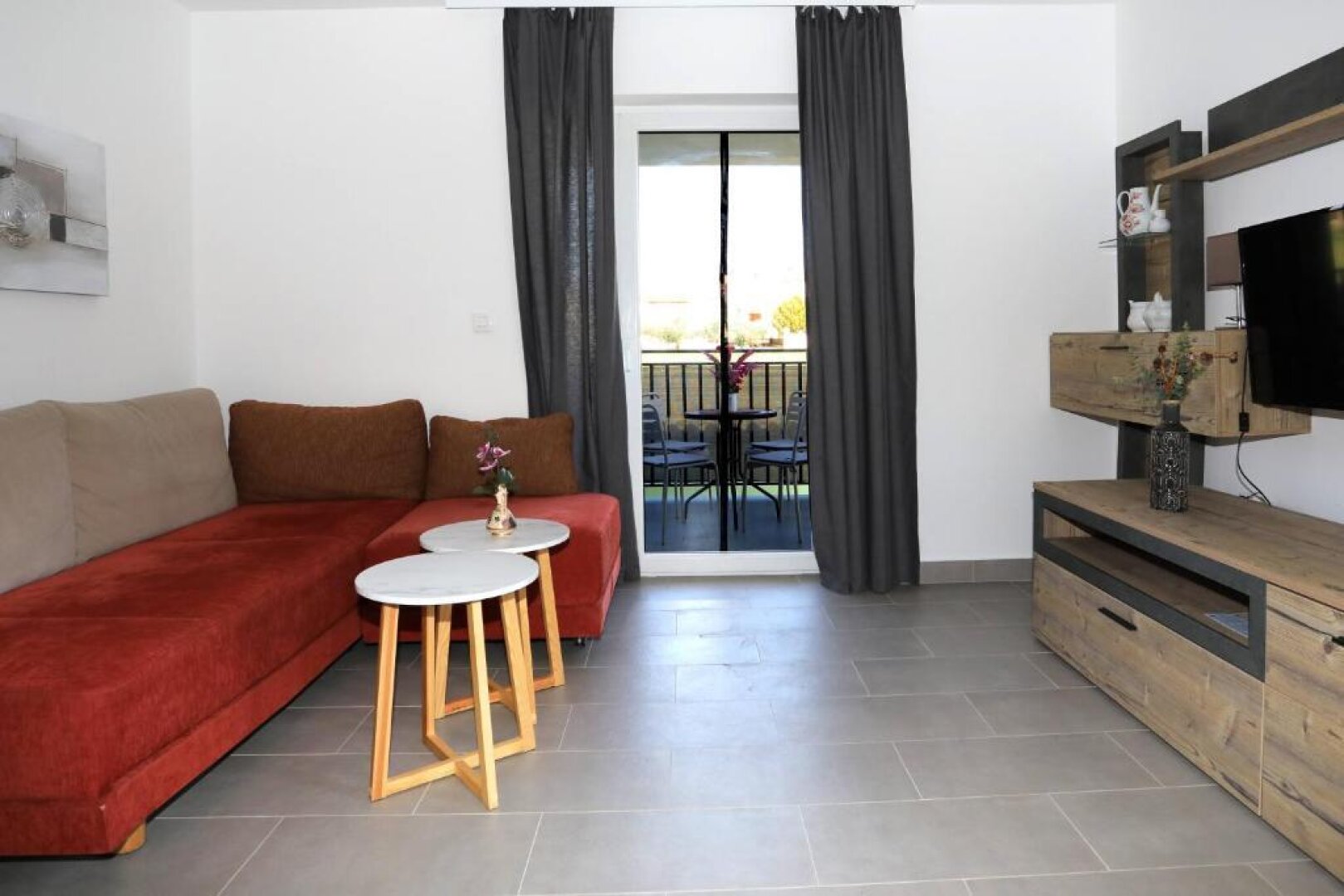 Wunderschöner-Mediterraner Wohnraum in Pula : Moderne 4 Zimmer - Wohnung- mit Privat- Pool , Garten& Grillecke