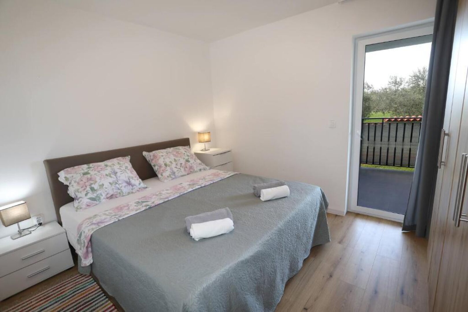 Wunderschöner-Mediterraner Wohnraum in Pula : Moderne 4 Zimmer - Wohnung- mit Privat- Pool , Garten& Grillecke
