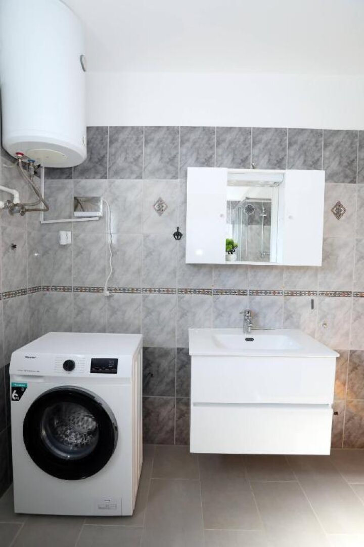 Mediterraner Wohnraum in Pula : Moderne 4 Zimmer - Wohnung- mit Privat- Pool , Garten& Grillecke