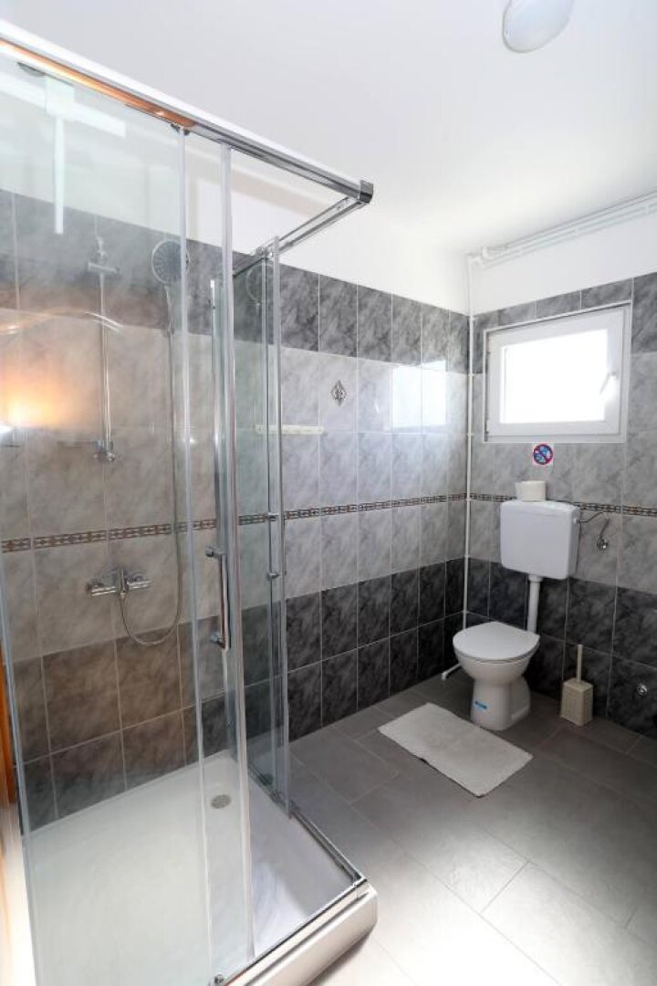 Mediterraner Wohnraum in Pula : Moderne 4 Zimmer - Wohnung- mit Privat- Pool , Garten& Grillecke