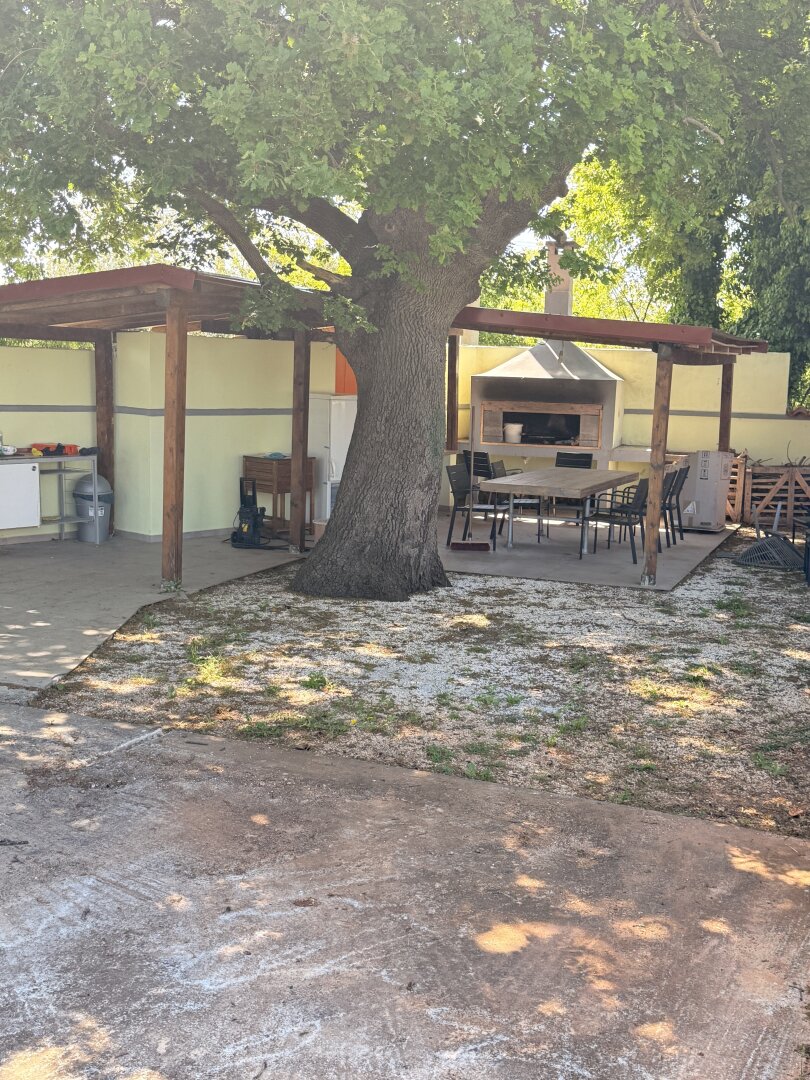 Mediterraner Wohnraum in Pula : Moderne 4 Zimmer - Wohnung- mit Privat- Pool , Garten & Grillecke