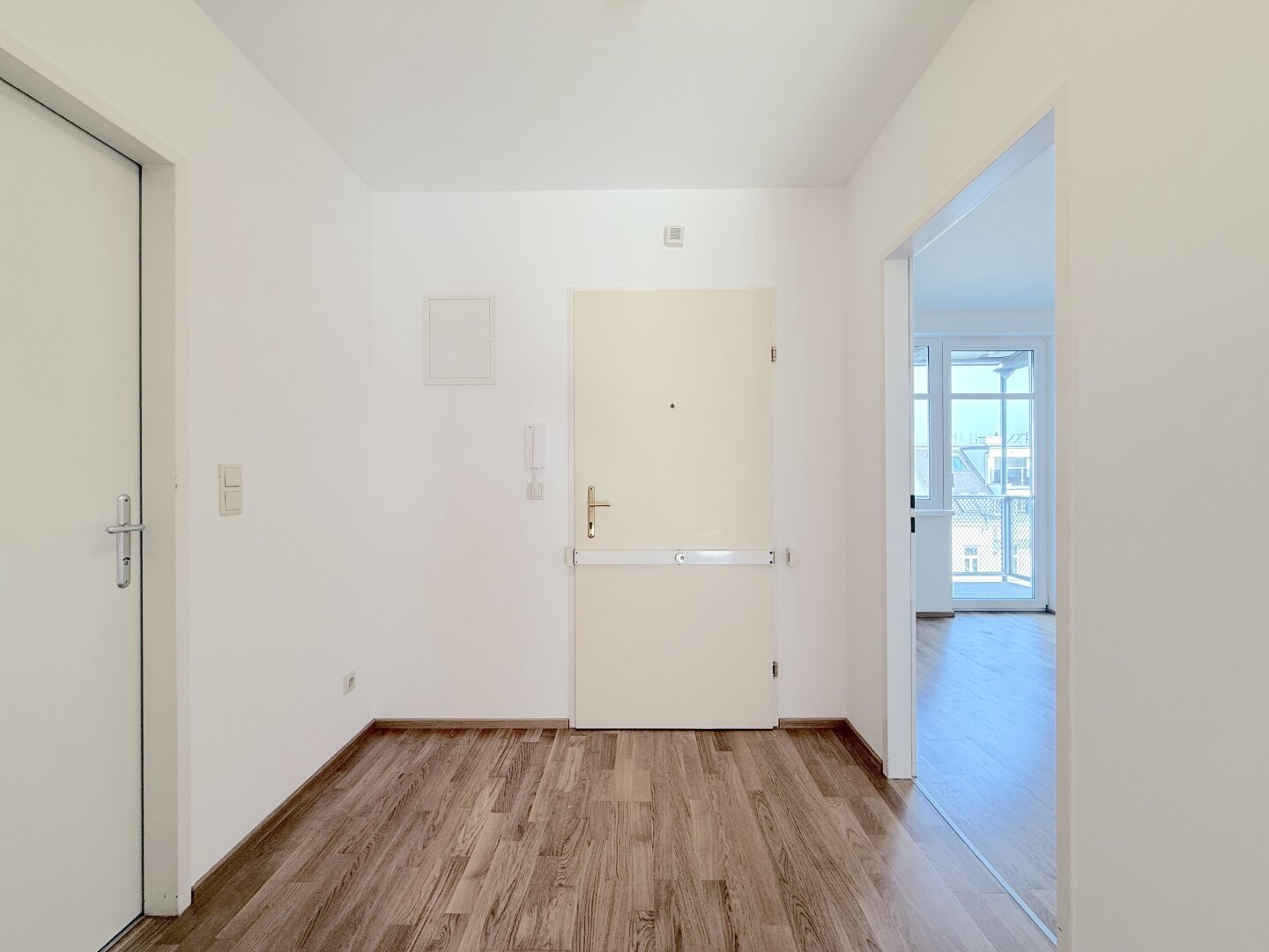 Traumhafte DG-Wohnung in 1060 Wien: 4 Zimmer und Balkon!