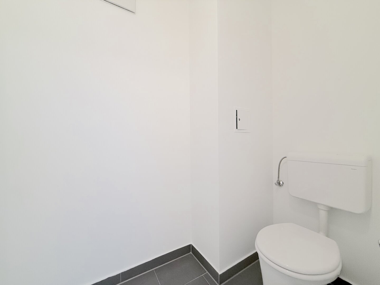 Traumhafte DG-Wohnung in 1060 Wien: 4 Zimmer und Balkon!