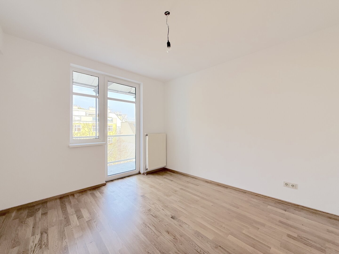 Traumhafte DG-Wohnung in 1060 Wien: 4 Zimmer und Balkon!