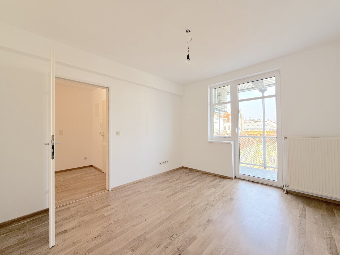 Traumhafte DG-Wohnung in 1060 Wien: 4 Zimmer und Balkon!