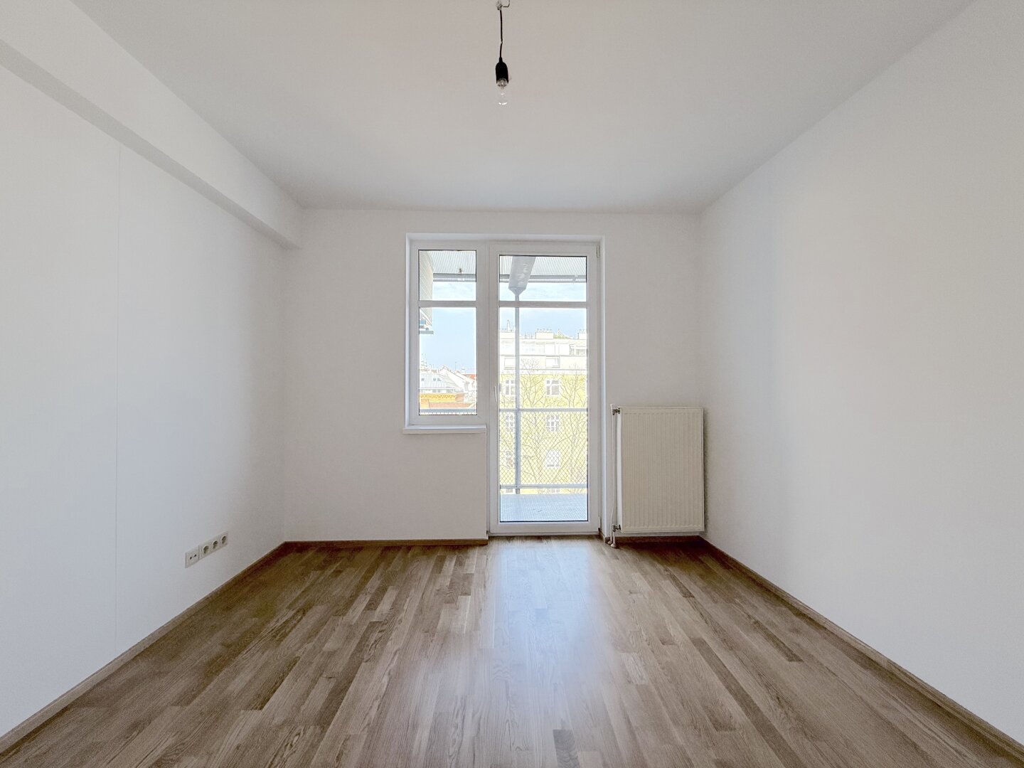 Traumhafte DG-Wohnung in 1060 Wien: 4 Zimmer und Balkon!