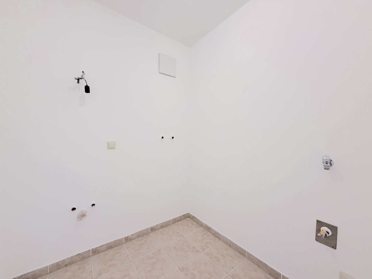 Traumhafte DG-Wohnung in 1060 Wien: 4 Zimmer und Balkon!