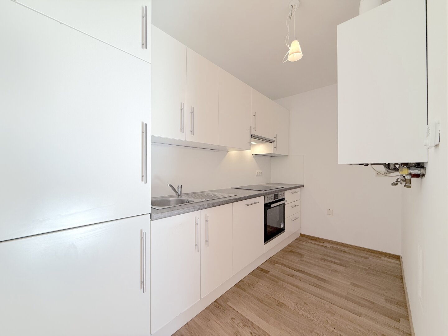Traumhafte DG-Wohnung in 1060 Wien: 4 Zimmer und Balkon!